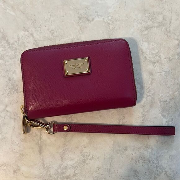 Michael Kors zip around wallet - Picture 2 of 7